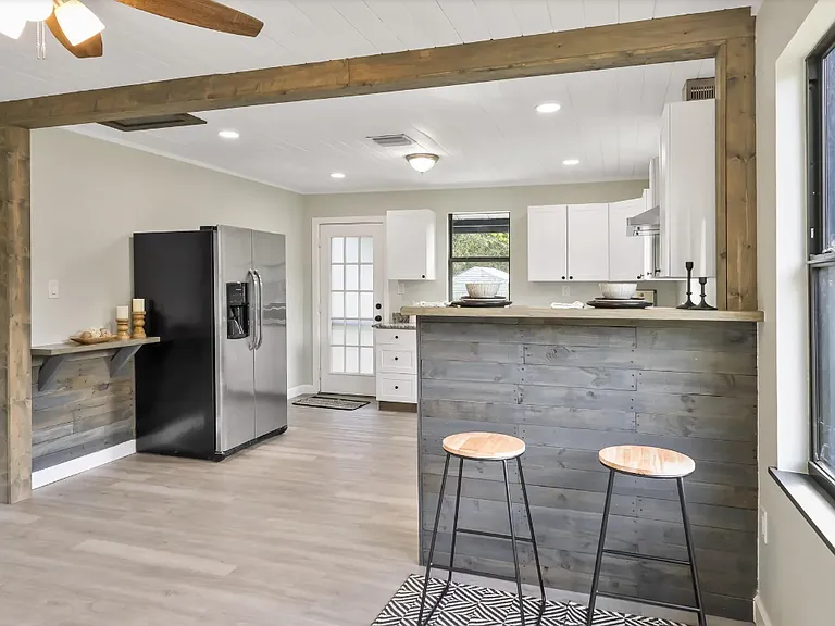 3303 Avenue F — Photo 7