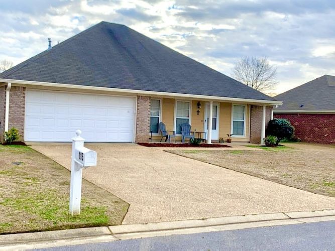 2nd image of 115 Cherry Laurel Cir
