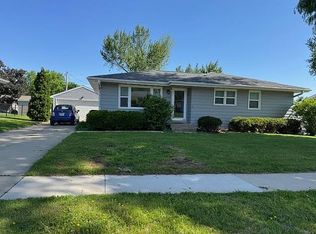 2100 Larry Dr NE, Cedar Rapids, IA 52402