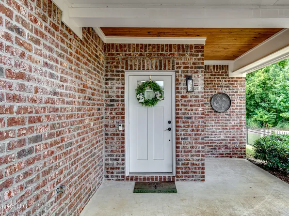 101 Courtyards Dr, Pearl, MS 39208