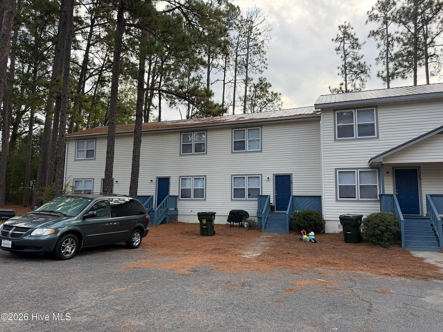 1 bed, 1.5 bath, 1040 sqft, $1,550 — Photo 1