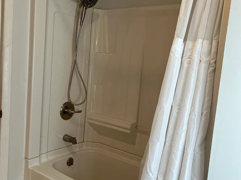 72 Arrowwood Dr #E — Photo 16