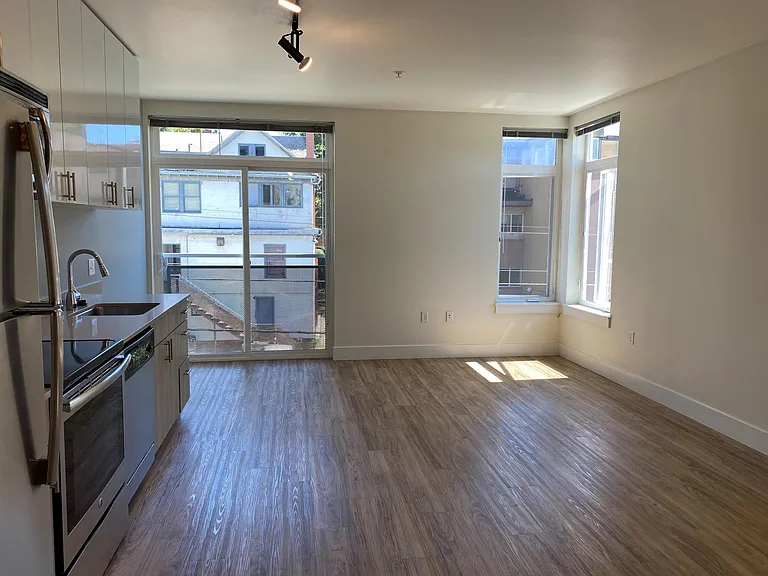 418 Bellevue Ave E — Photo 8