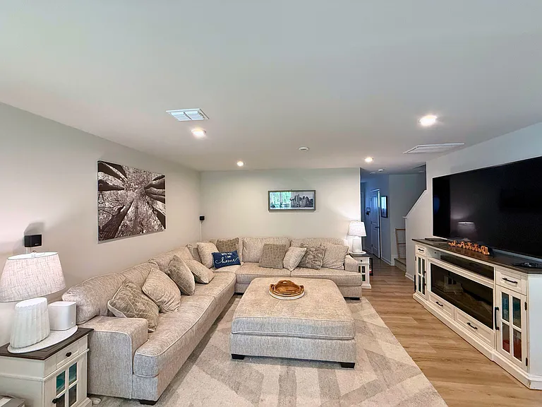 168 Sarnesfield Way — Photo 5