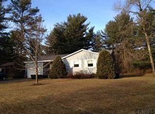 8 Reginald Dr, Queensbury, NY 12804
