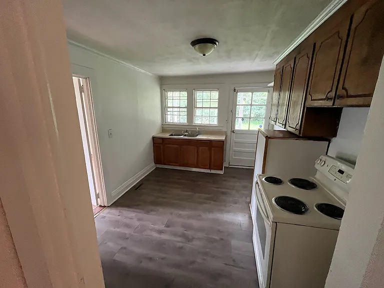 445 Glover St — Photo 3