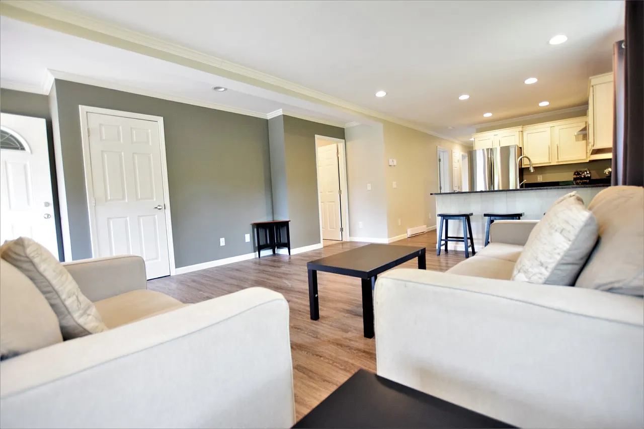 607 S Aurora St — Photo 3