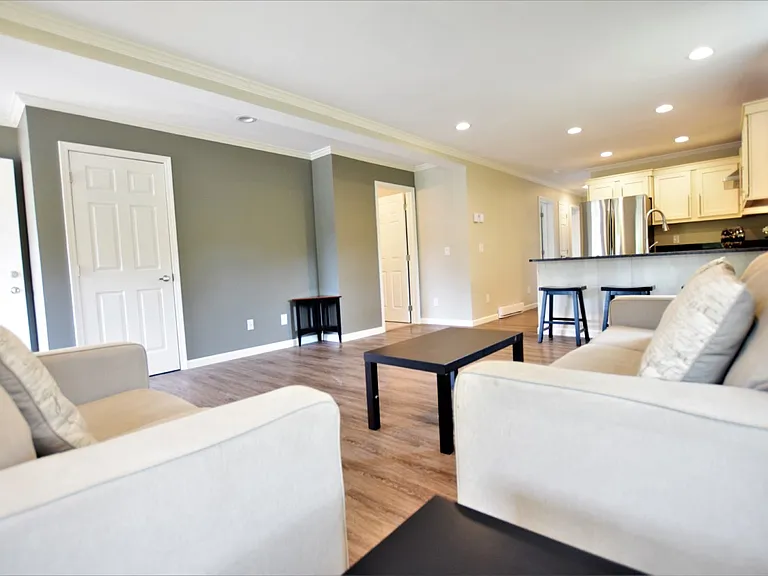 607 S Aurora St #3-2 — Photo 3