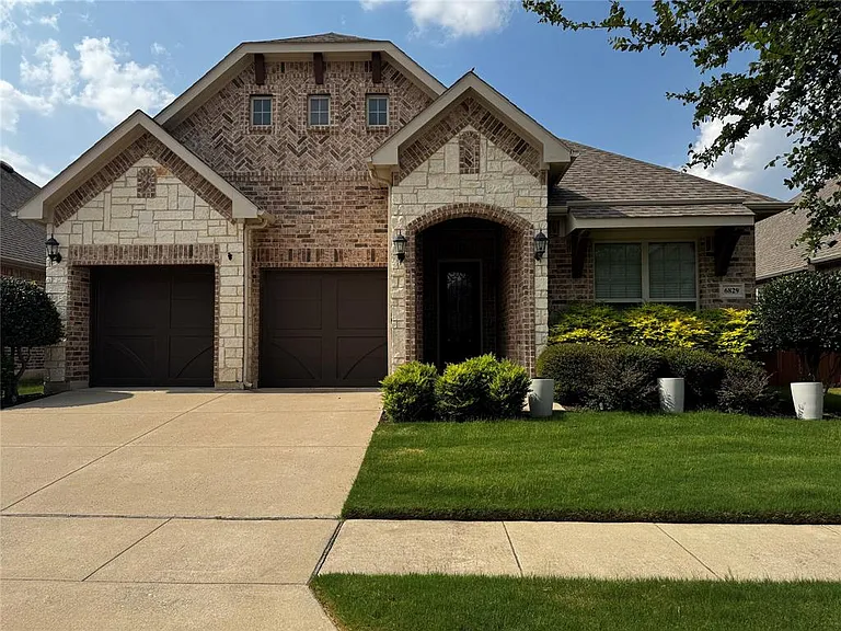 6829 Westbury Dr — Photo 1