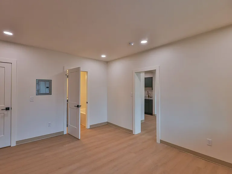 551 Elm St #18 — Photo 3