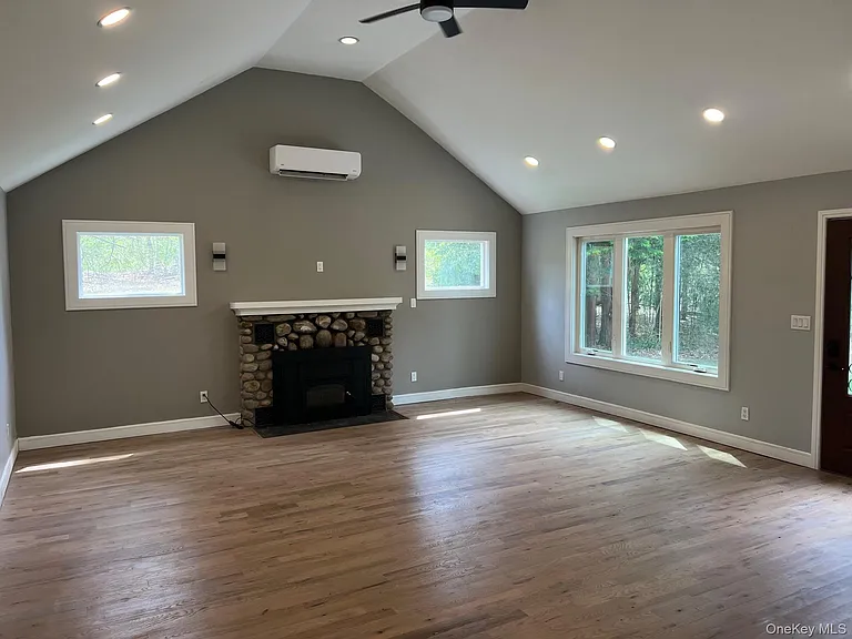 11 Triple Oak Ln — Photo 4