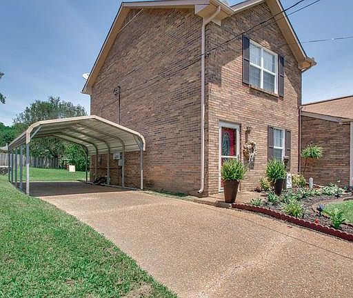 2nd image of 806 Bradley Pl
