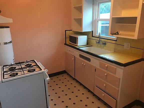 3rd image of 1345 1/2 Parker Ave