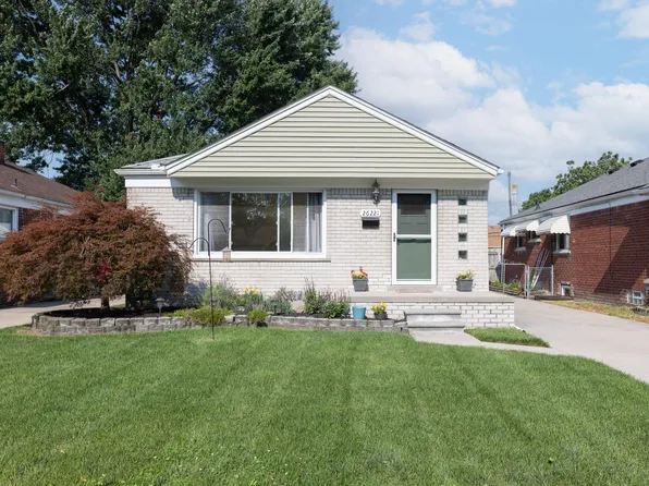 26221 Ursuline St, Saint Clair Shores, MI 48081