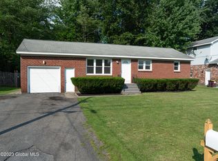 4 Eastwood Dr, Albany, NY 12205
