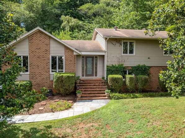 2480 Williston Dr, Charlottesville, VA 22901