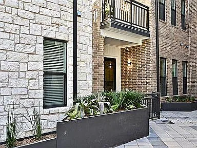 4415 Jackson Ave — Photo 3