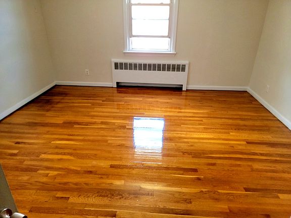 3rd image of 711 Thatcher Ave #B