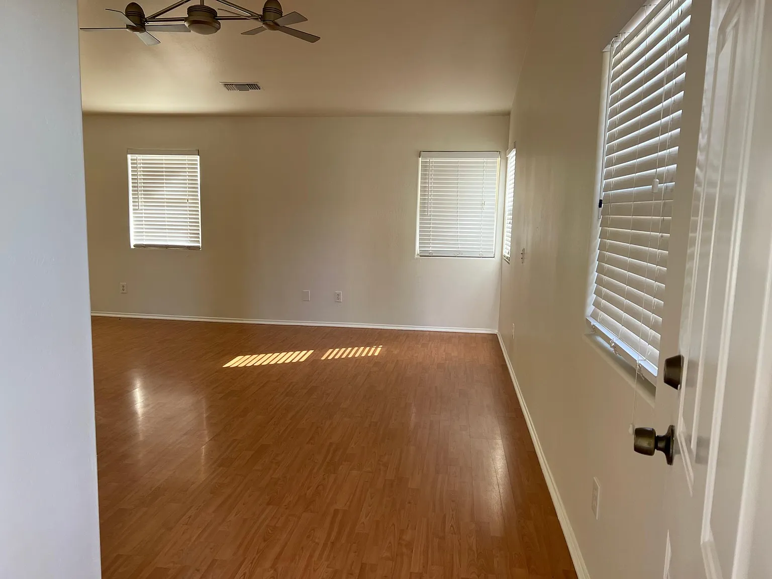 3 bed, 1268 sqft, $2,200 — Photo 4