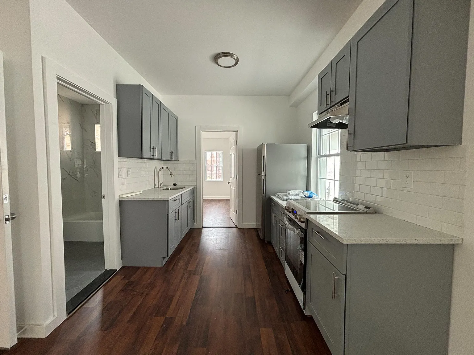 3 bed, 1000 sqft, $3,643 — Photo 1
