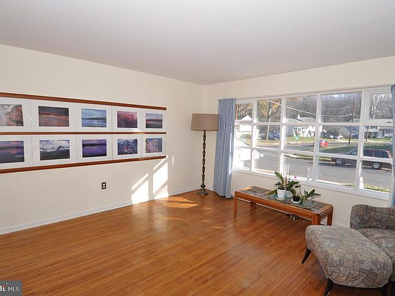 2nd image of 128 Dawn Dr