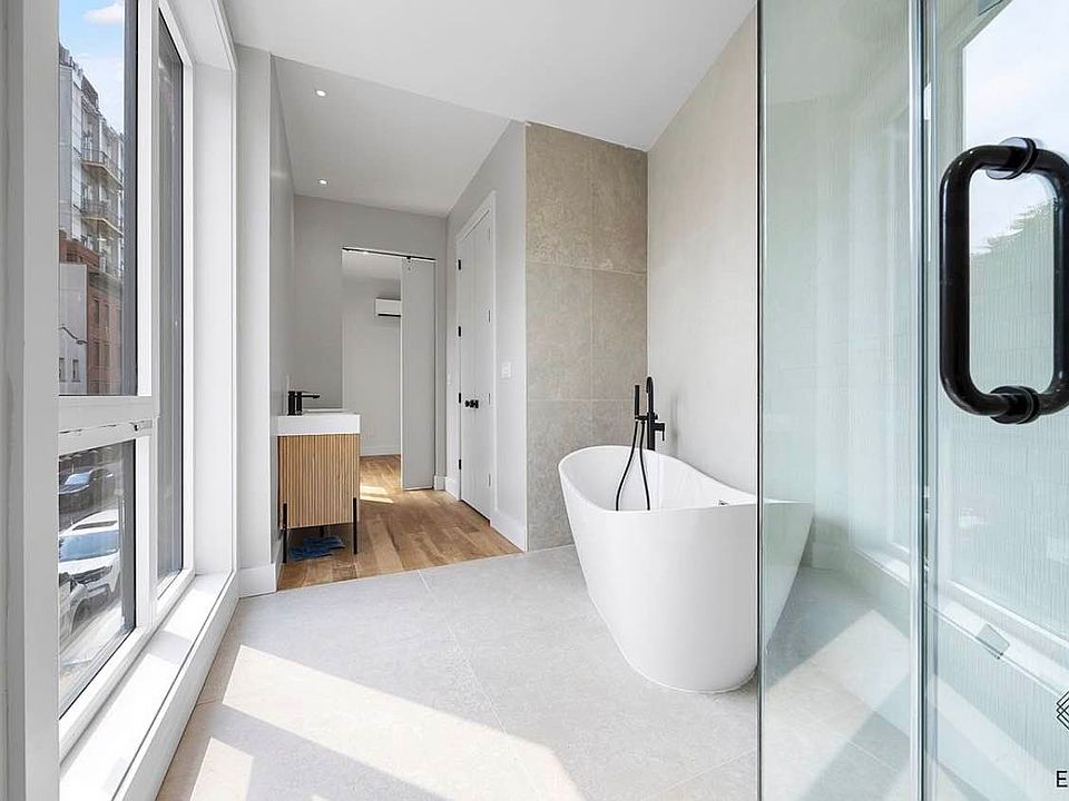 1st image of 321 Eckford St #302