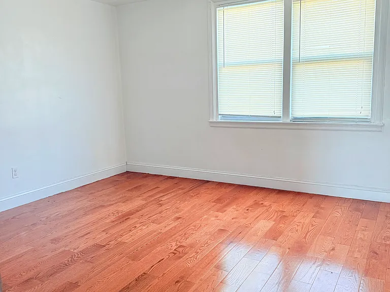 2824 Hellerman St — Photo 2