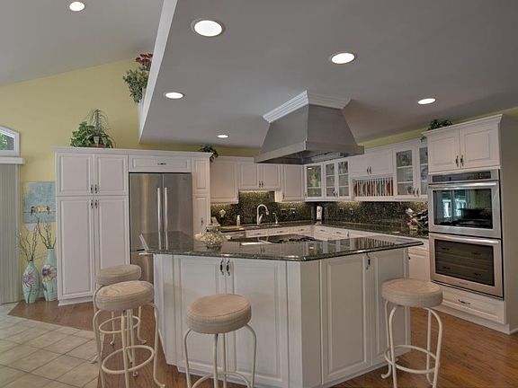 5th image of 894 Woodview Dr