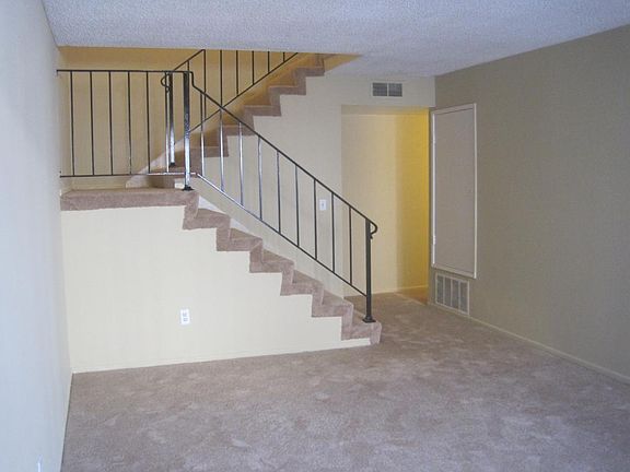 5th image of 1323 E Fairgrove Ave