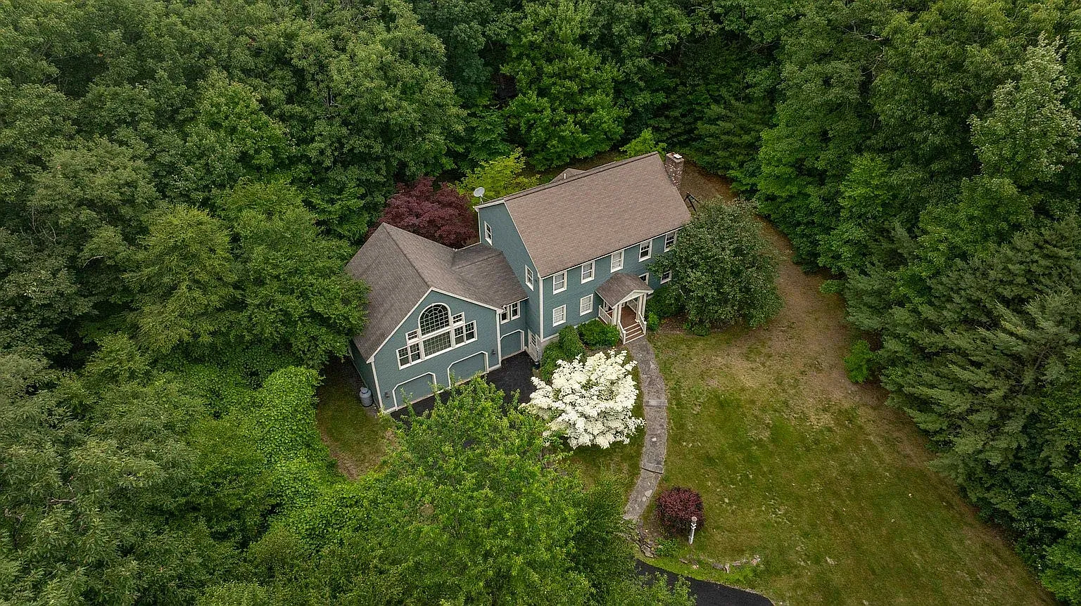 3 bed, 2.5 bath, 3128 sqft, $5,200 — Photo 3