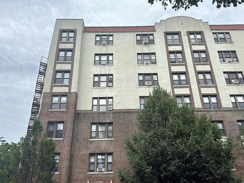 1st image of 42 Pondfield Rd W