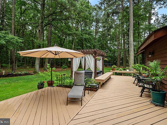 4th image of 121 Eareckson Ln