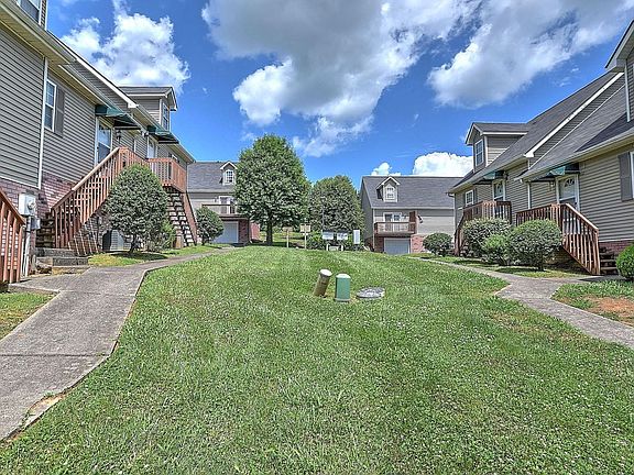 3rd image of 803 Cambridgeshire Ct