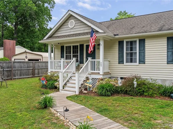 260 Woodberry Dr, Hartfield, VA 23071