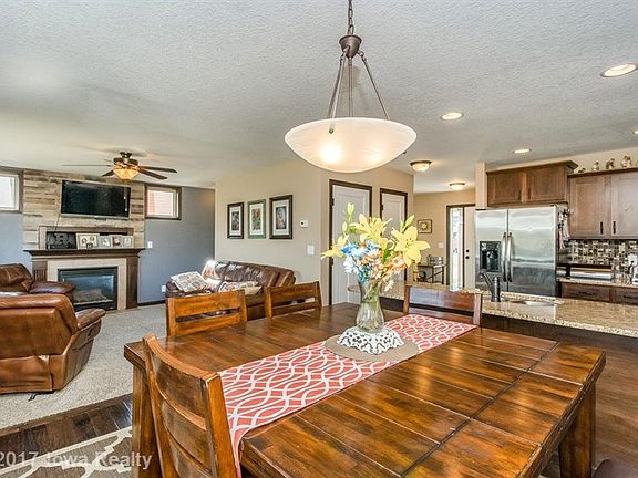 4th image of 308 Tailfeather Dr NW
