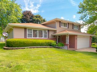 1124 Fairwood Dr, Elgin, IL 60123