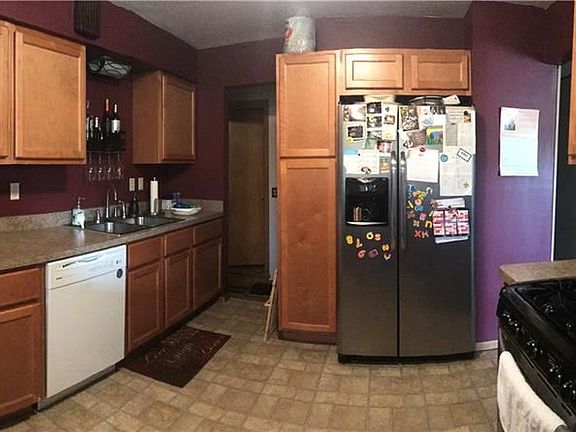3rd image of 10813 Gordon Dr