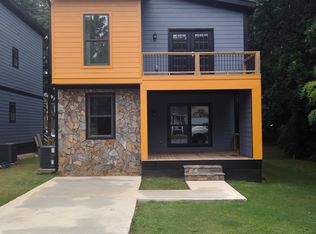 18 Crestwood Dr, Hartwell, GA 30643