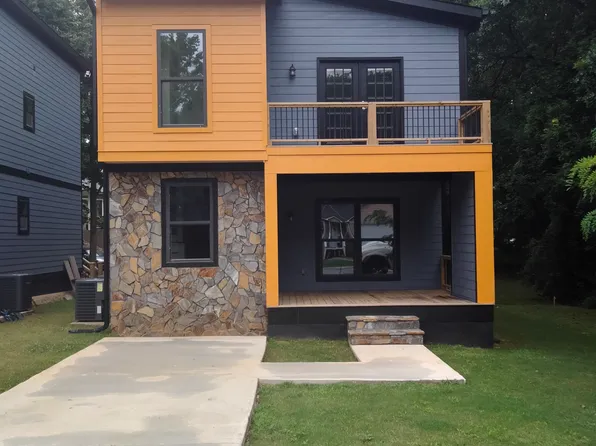 18 Crestwood Dr, Hartwell, GA 30643