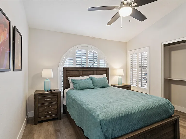 4637 E Fernwood Ct — Photo 32