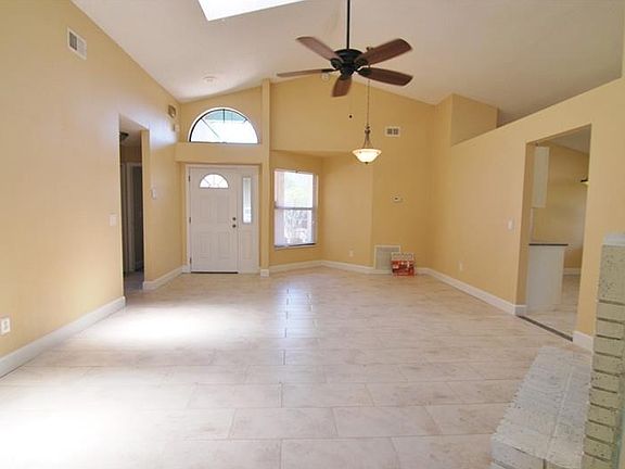 3rd image of 110 River Isle Dr