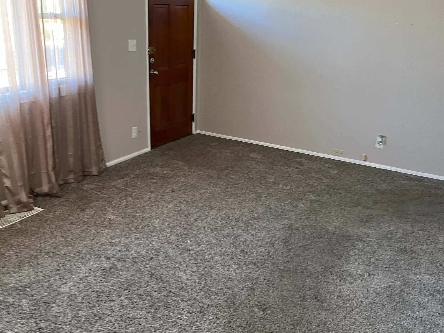 2 bed, 720 sqft, $1,200 — Photo 2