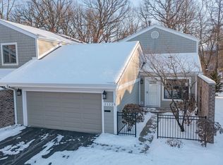 2122 Timber Ln, Wheaton, IL 60189