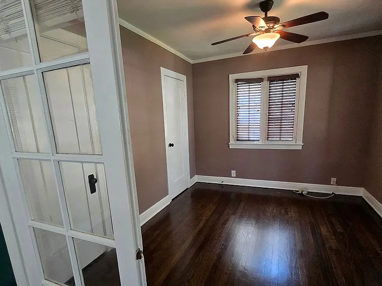 1692 N Marengo Ave — Photo 14