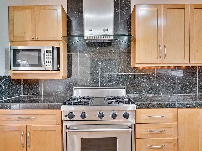 3228 Woodmont Dr — Photo 9