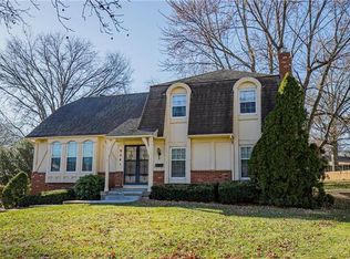 9241 Grandview Dr, Overland Park, KS 66212