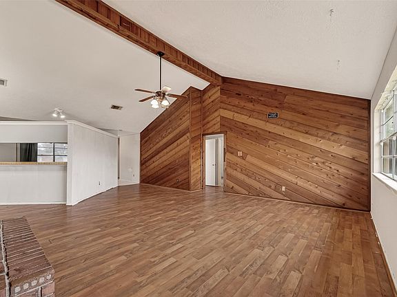 4th image of 10135 Shell Rock Rd