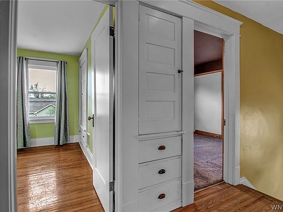 4th image of 182 Taunton Pl