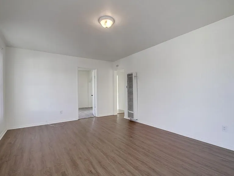 891 Elm Ave — Photo 10