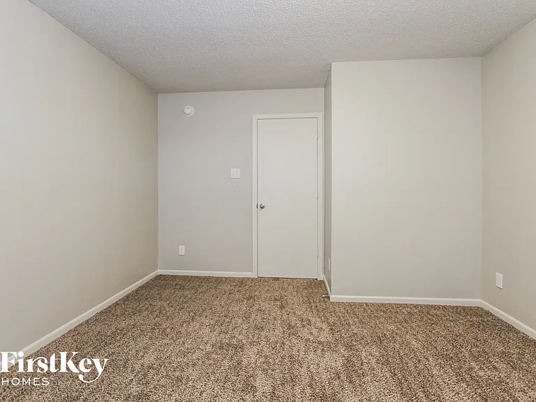 2310 Amberleigh Dr — Photo 14